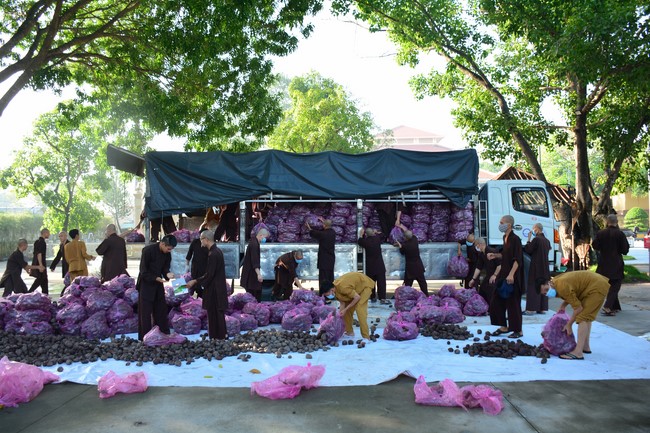 Continuing to support people in need in the Covid-19 pandemic of Hoang Phap Pagoda (series 2)